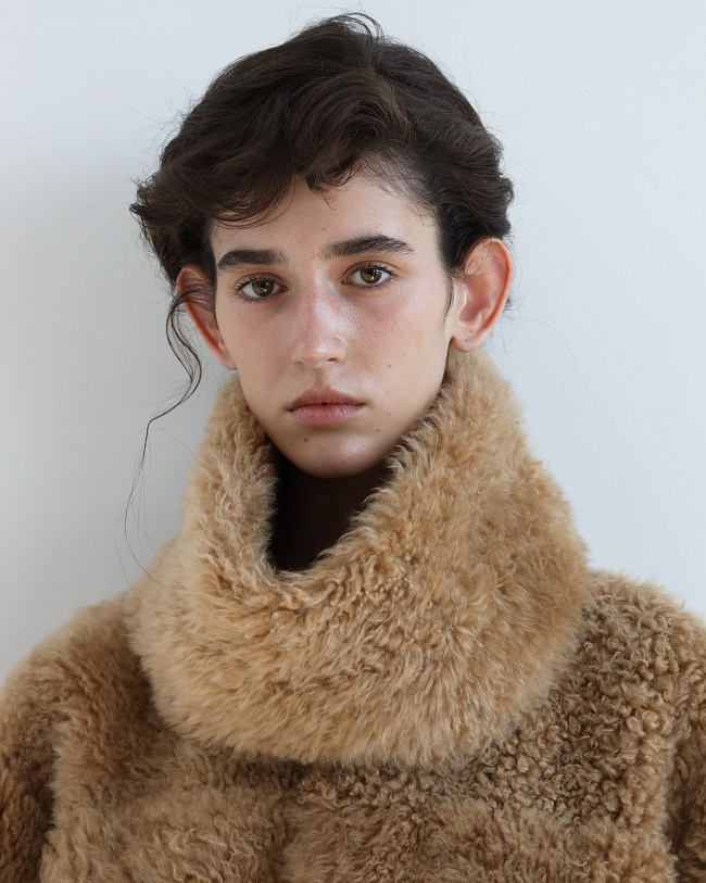 картинка Дубленка MUUS с воротником-хомутом от магазина Одежда+