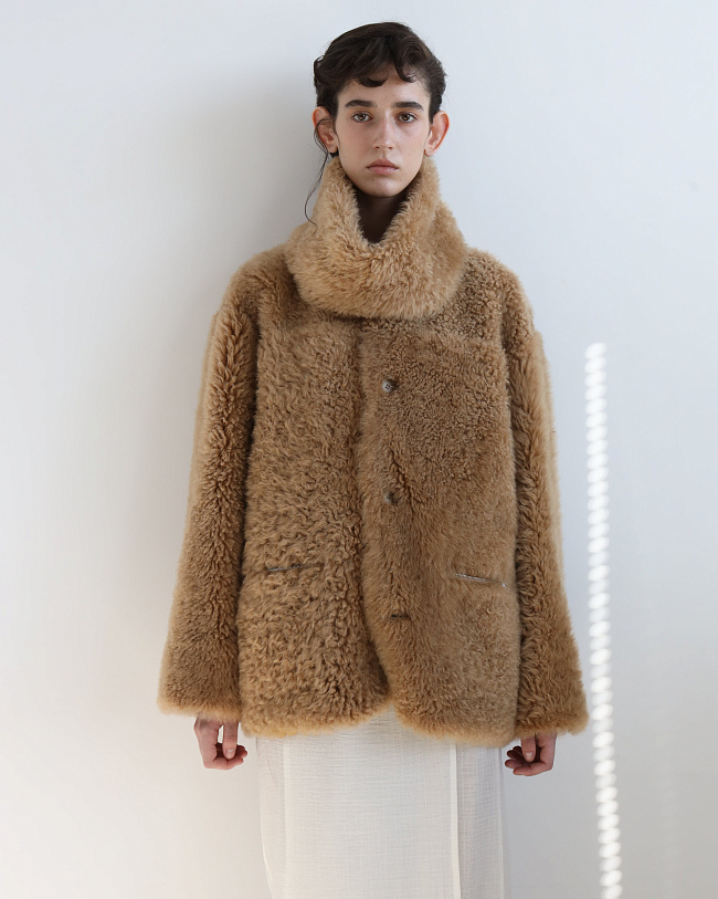 картинка Дубленка MUUS с воротником-хомутом от магазина Одежда+